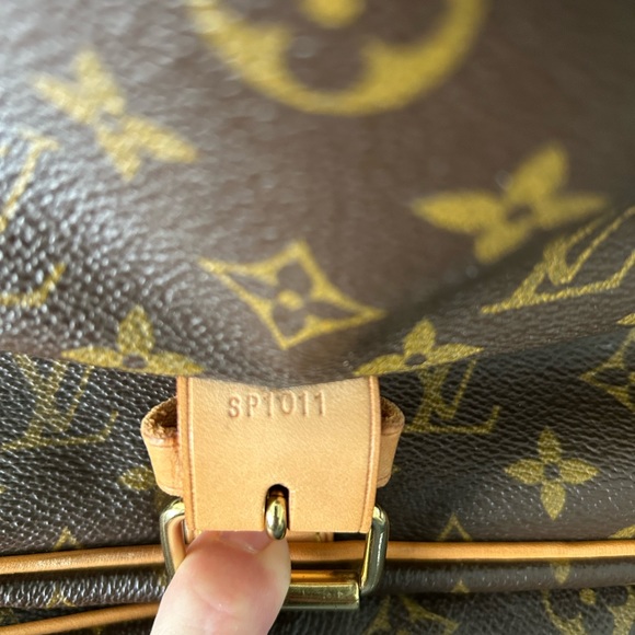 Louis Vuitton Sac Chasse Hunting Bag 18.9 x 15.7 x 8.7 inches - Picture 9 of 16